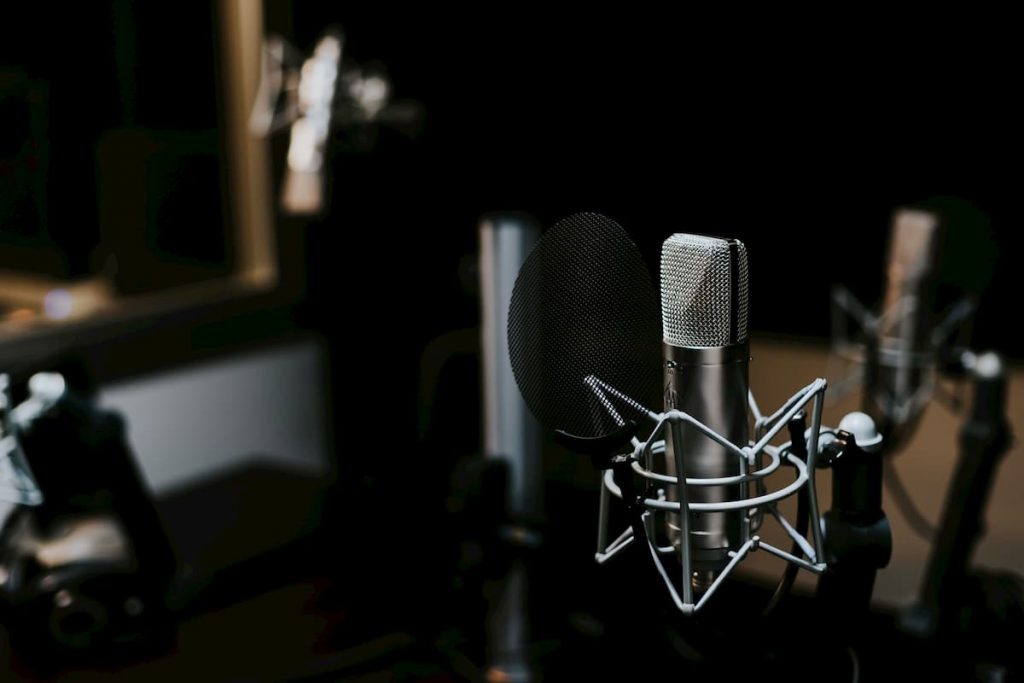 10 leading US podcast publishers exceed 1 billion global downloads and streams per month