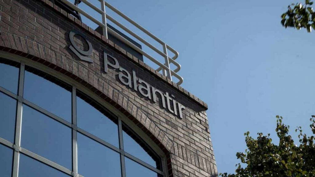 Palantir stock rally 200% on data analytics demand, guides 30% growth for 2021