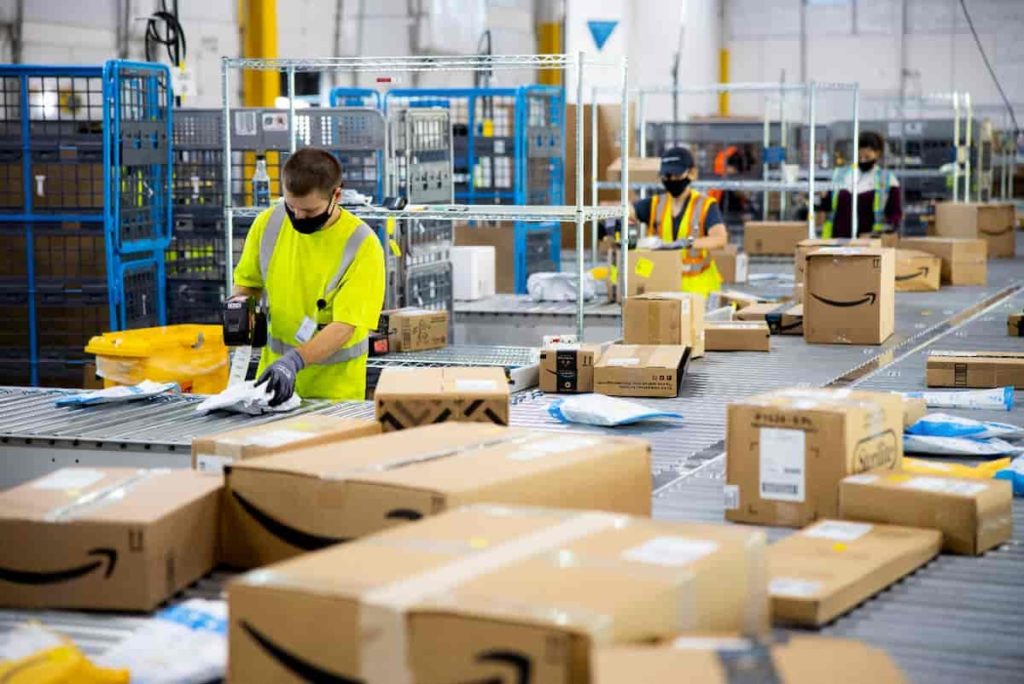 Amazon hires 50,000 more workers for 2021 holiday season than in 2020