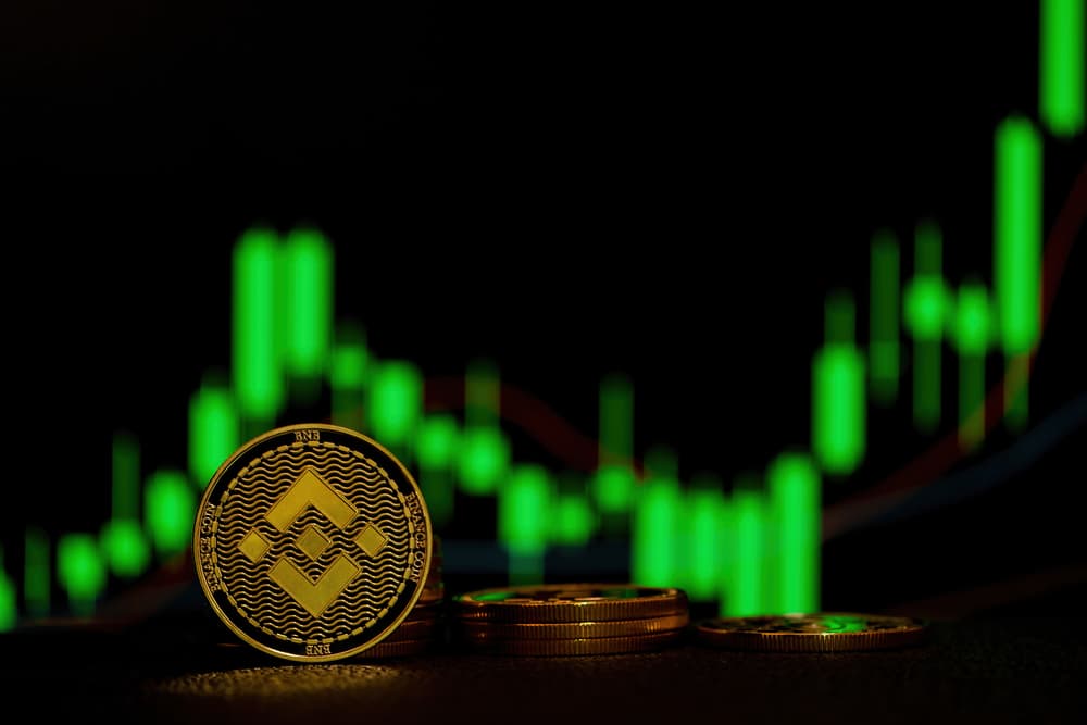 BNB at critical point as bears and bulls fight for dominance