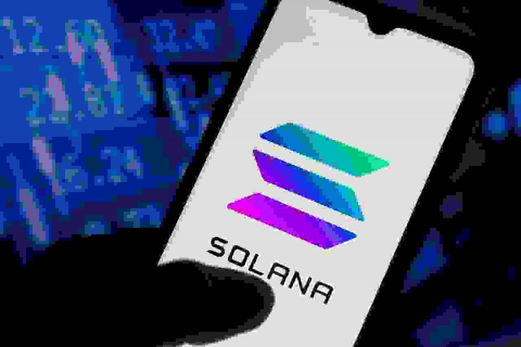 Solana falls 77% in 2022 as blockchain outages deter investors