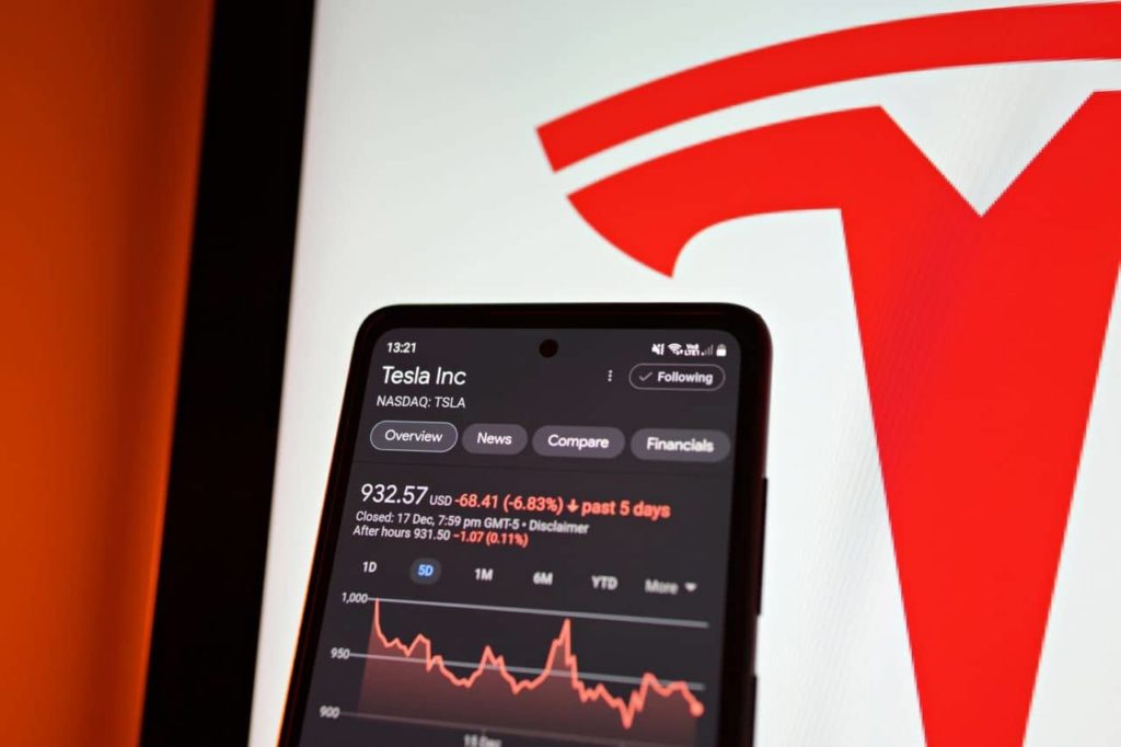 TSLA stock dwindles as new Tesla factories lose billions