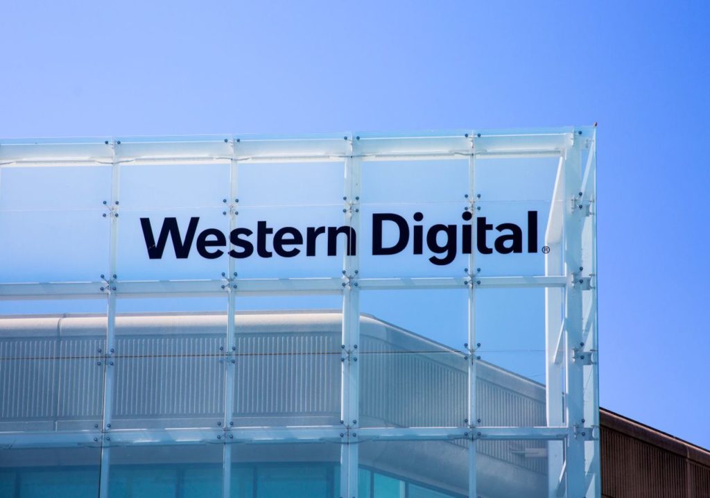 Western Digital mulls splitting its business - shares close in red