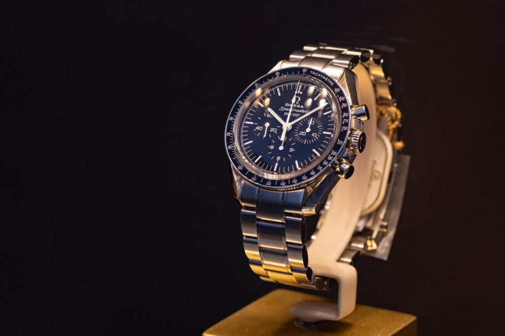 2 luxury watchmaker stocks to buy in summer of 2022