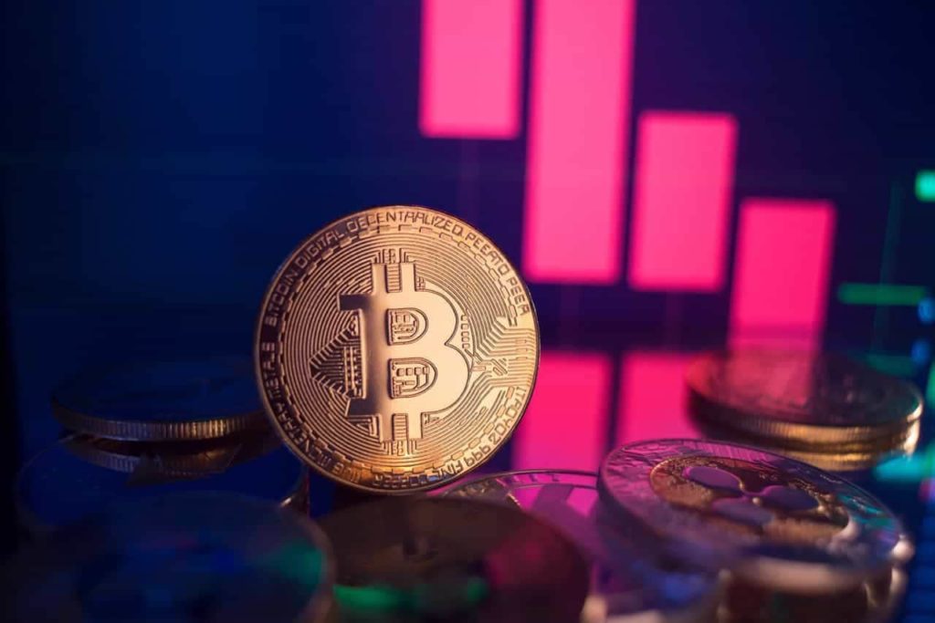 Crypto market cap slides under $1 trillion as Bitcoin grapples to hold above $21,000
