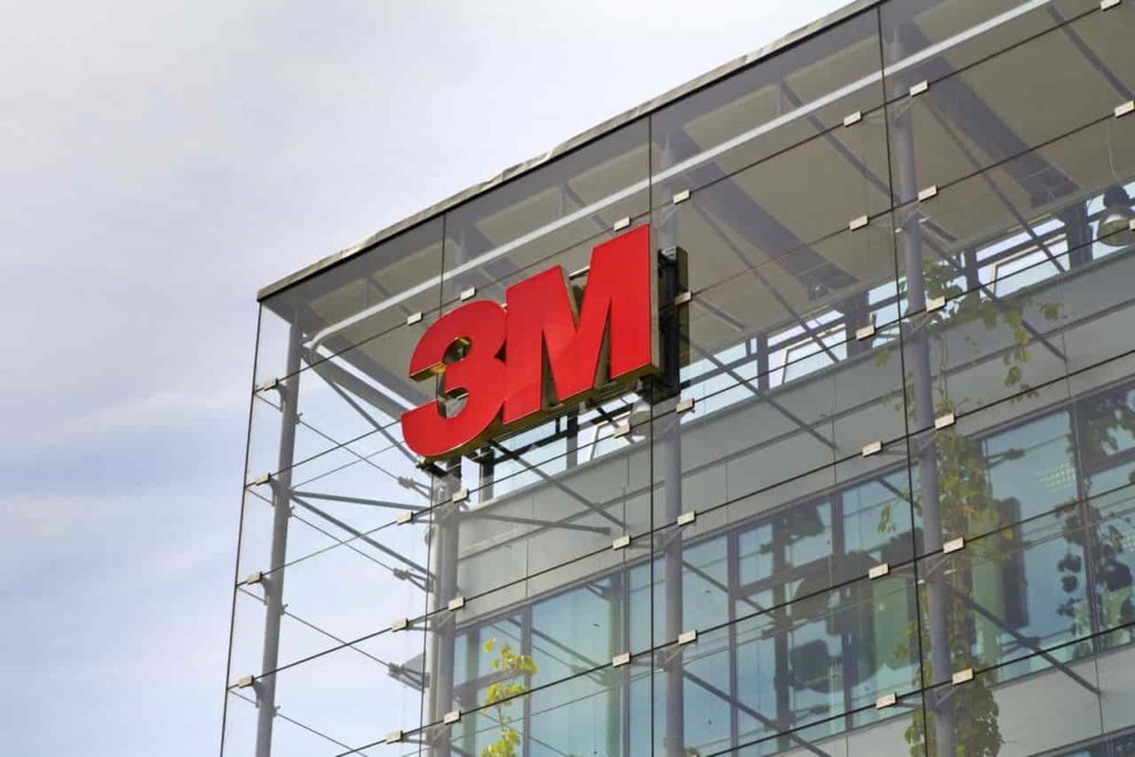 Legal liabilities drag 3M (MMM) stock down to a 9-year low