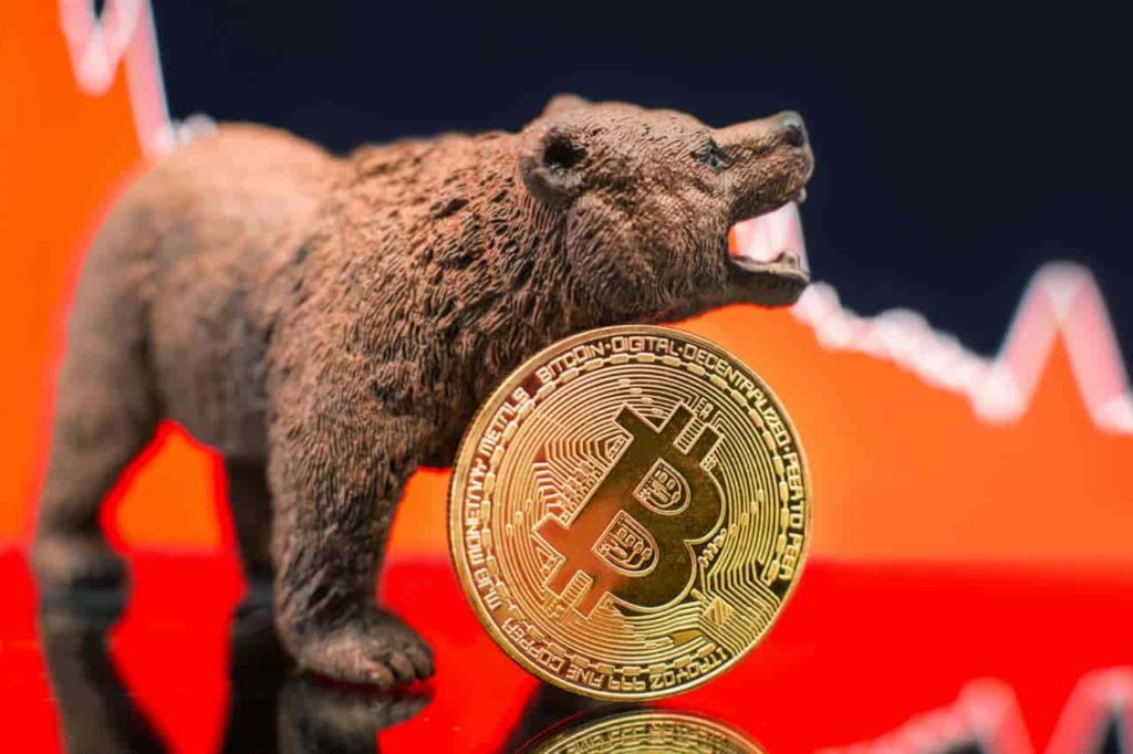 Bitcoin’s descending triangle resembles 2018 bear market crash; More pain on the horizon?