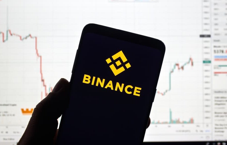 Investor Mike Alfred claims Binance has no CFO, in talks with W. Buffett’s firm for funding