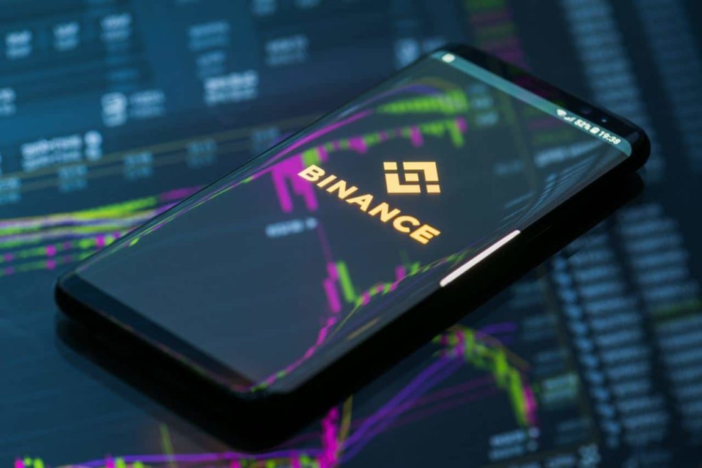 Nearly $1 billion in crypto outflows from Binance in a day as Paxos suspends BUSD minting