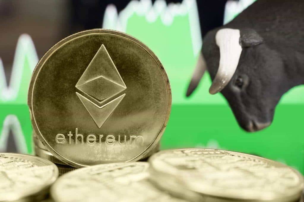 Ethereum non-exchange addresses thrive as bulls and bears clash at $1,900