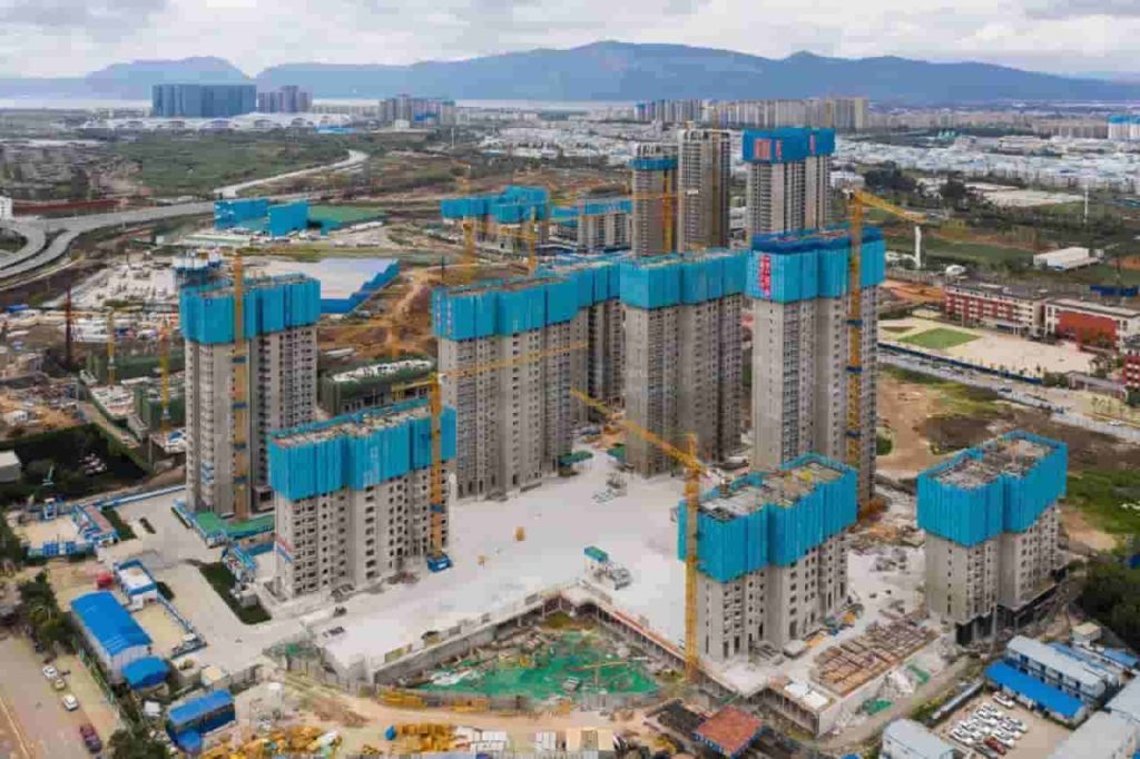 Chinese property developers crash in stock market after largest firm hits debt crisis