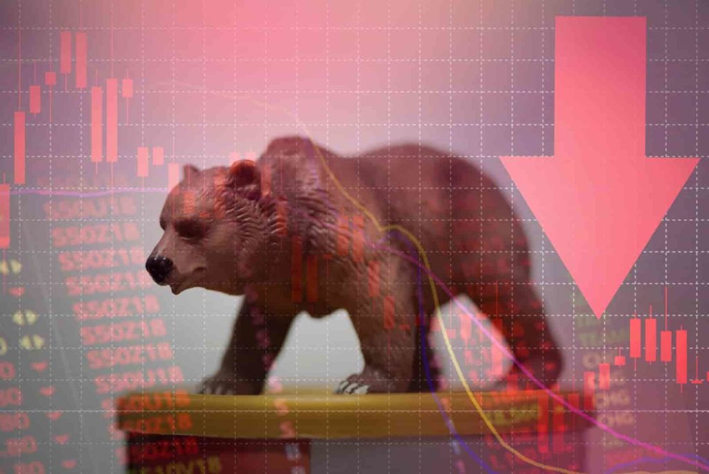 Bear attack looms for Amazon stock; Should you avoid trading AMZN?