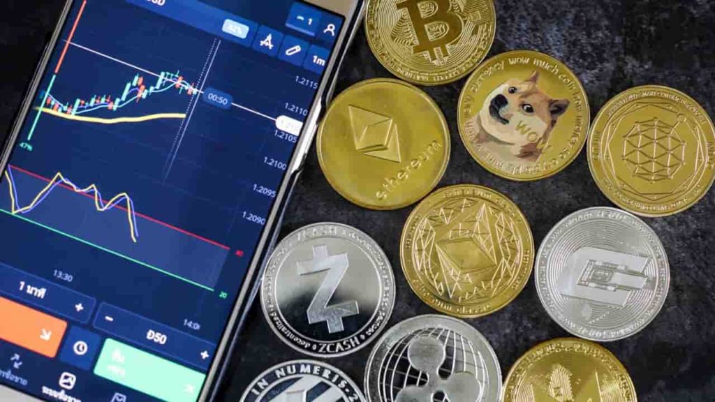 The crypto market is bearish, but these 2 tokens are still outperforming