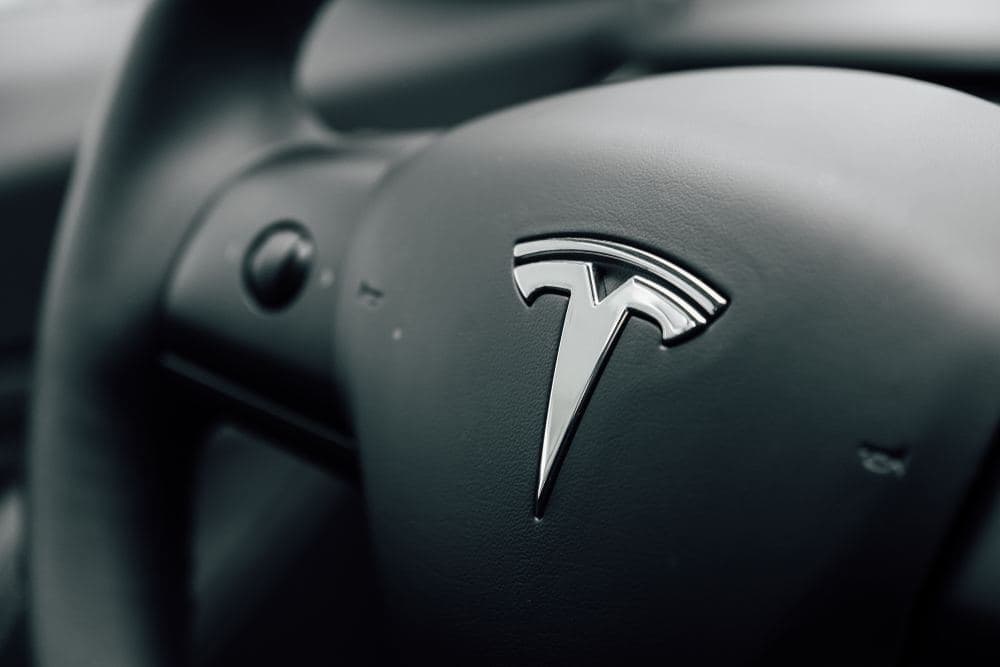 AI predicts Tesla stock price for October 31, 2023
