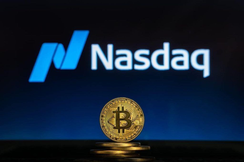 Bitcoin weekly correlation with Nasdaq hits 2-year low