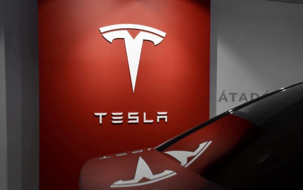 AI predicts Tesla stock price for January 1, 2024