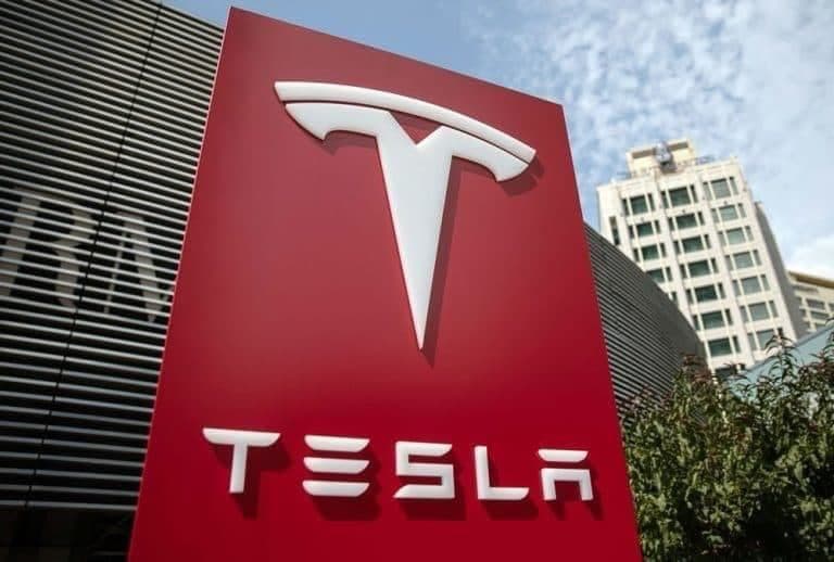 Short Tesla stock suggests this investment management giant