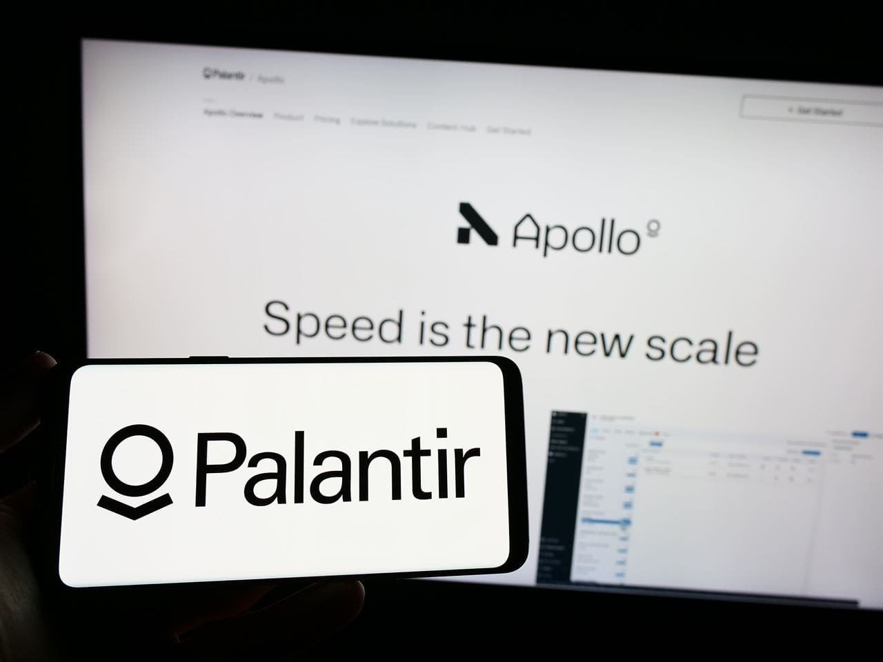 Palantir (NYSE PLTR) stock analysis Buy, Sell, or Hold in 2024?