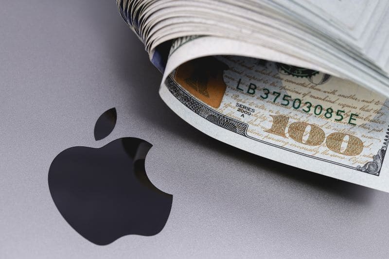 Impeccable timing? Senator sells all his Apple stock before lawsuit