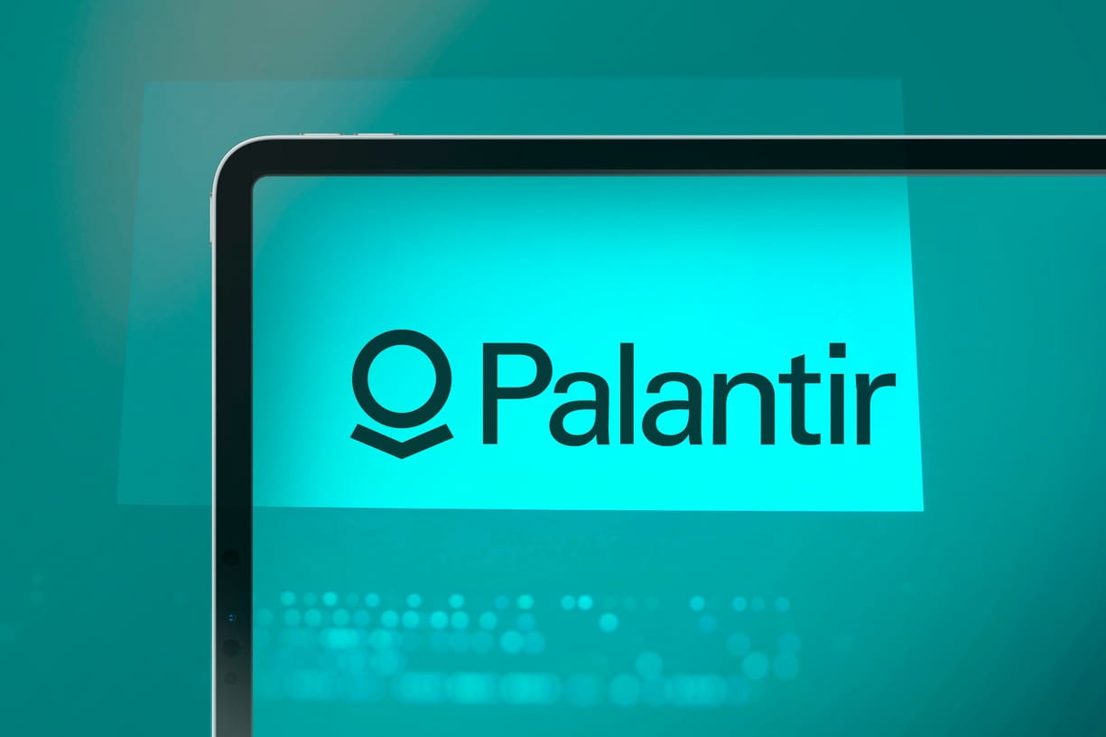 Over $200 million Palantir stock sold in insider trades