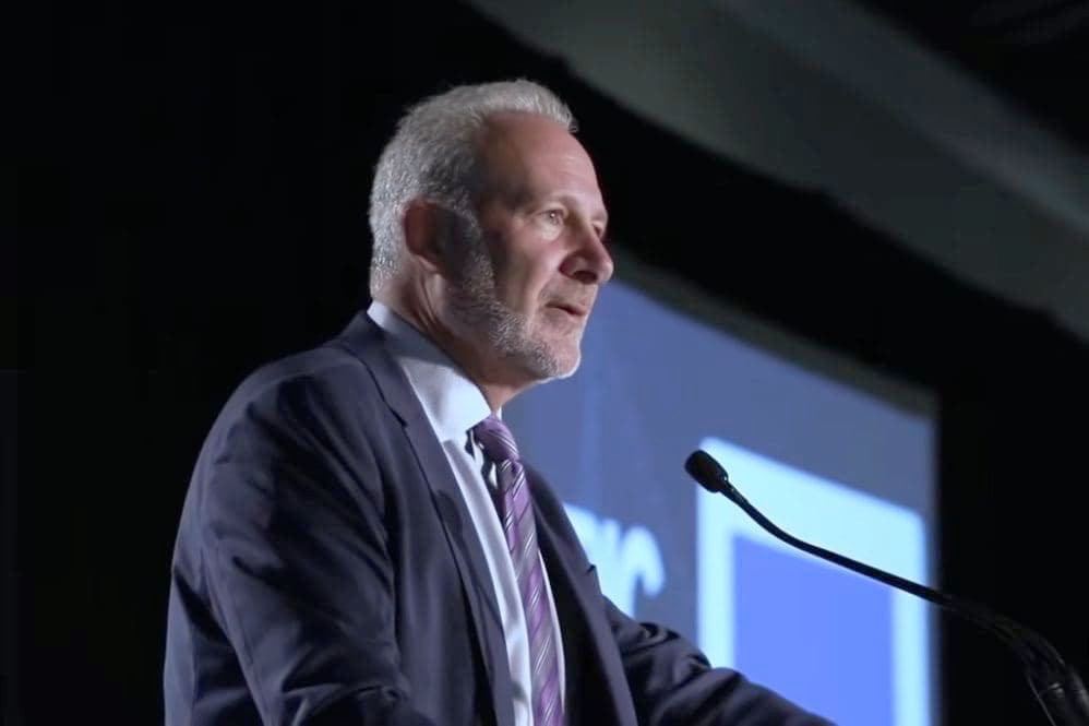 Peter Schiff urges to sell Bitcoin and buy gold via his website
