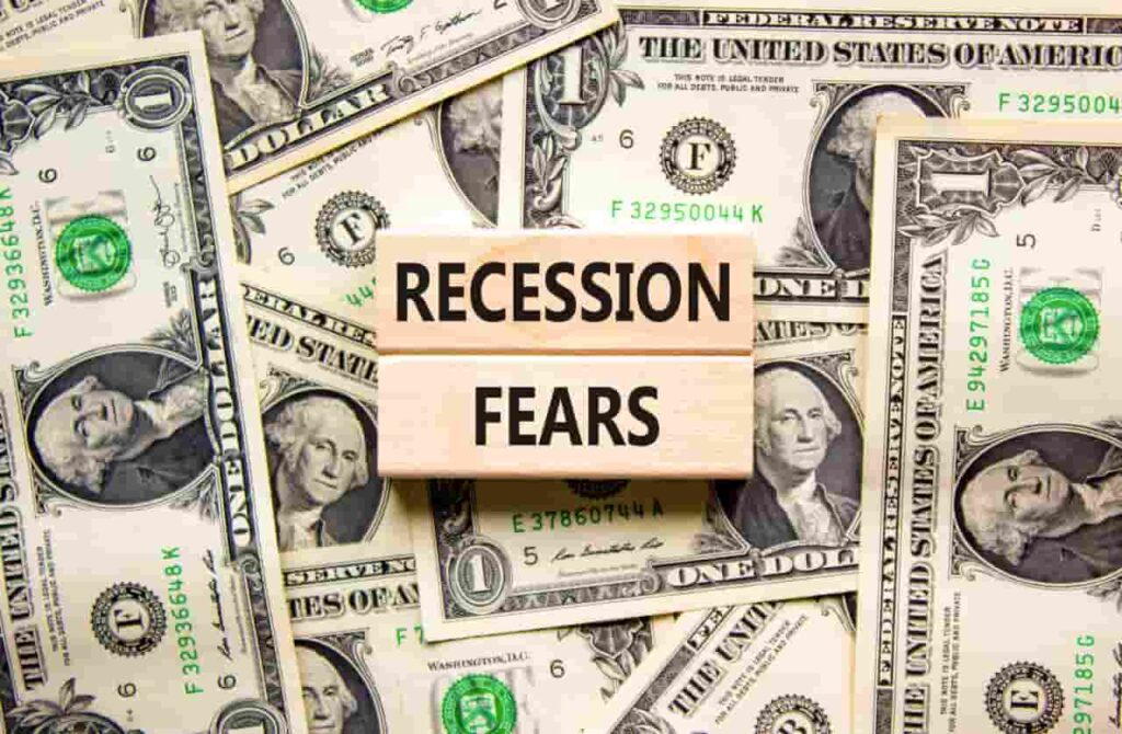 Recession imminent: Hedge funds dump stocks and take short positions at record pace