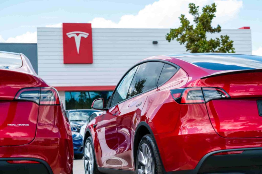 Tesla announces 10% layoff; Could TSLA stock crash this week?