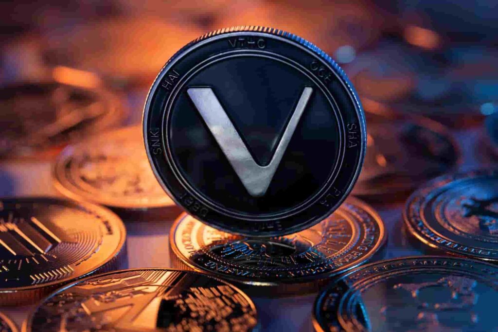 VeChain Breaks Bullish Flag Formation as Notable Upswing Predicted for Aave Rival