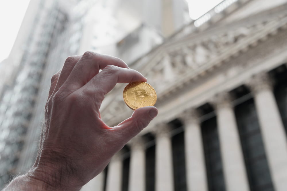 Bearish: Wall Street sells Bitcoin as ETFs register four days of outflows