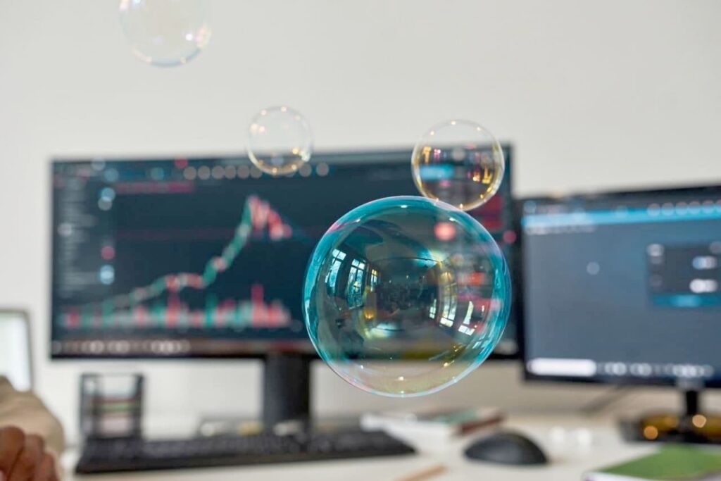 Imminent bubble burst? Hedge funds offloading tech stocks at rate not 'seen in years'