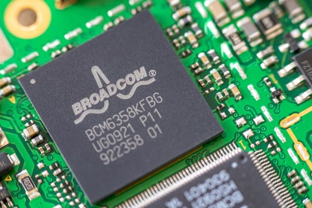 Analysts revise Broadcom stock price target after earnings