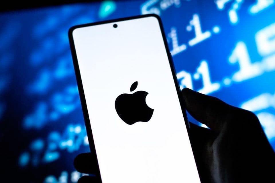 AI sets APPL stock price for 2025 after Apple's foldable phone plan advances