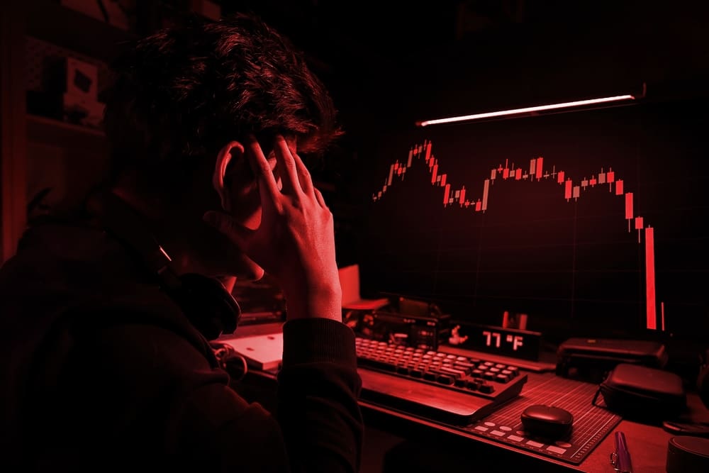 Crypto trader capitulates from a $2 million position, joins whales' trend