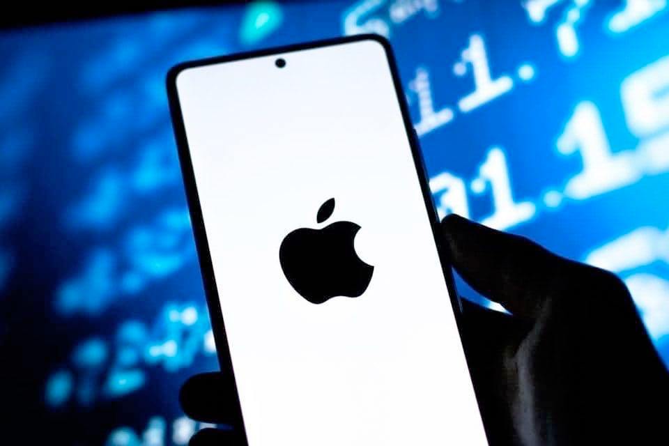 AI sets Apple stock price for end of 2024 as insider trading accelerates