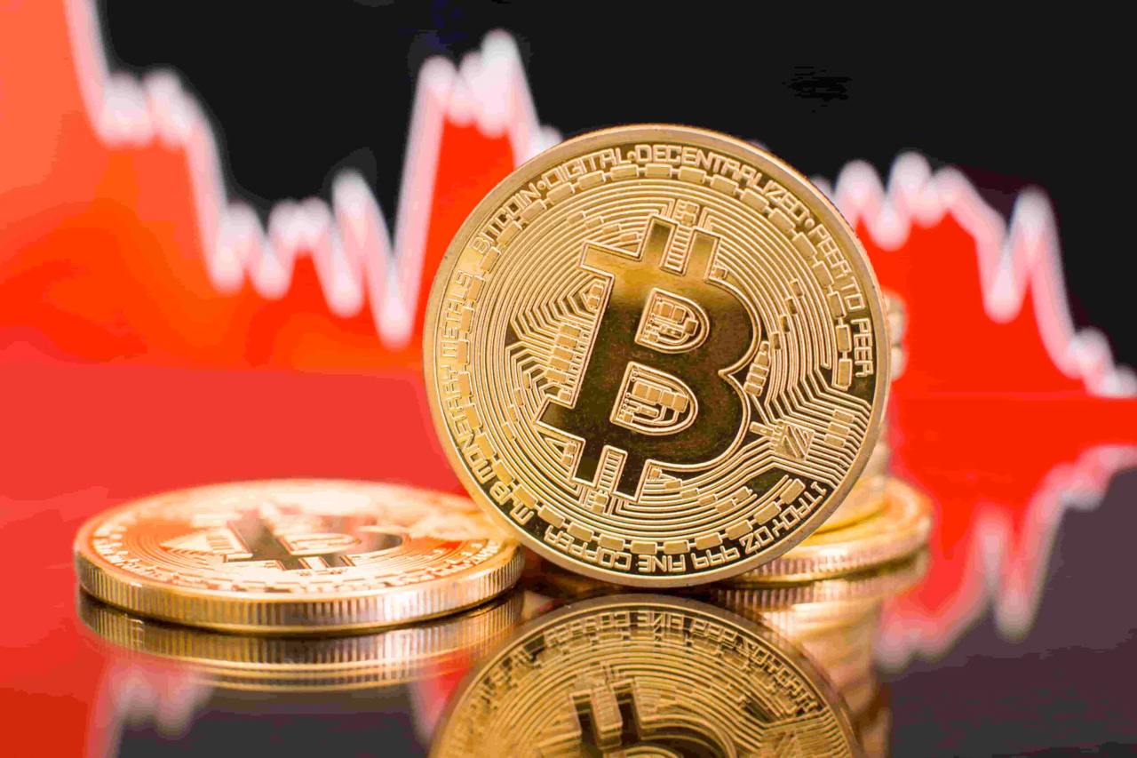 Bitcoin flashes doom signals; Expect 'much lower' prices