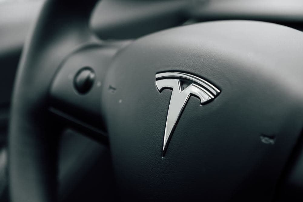 Tesla stock ‘a pump’ and SEC is 'asleep at the wheel,’ blasts analyst