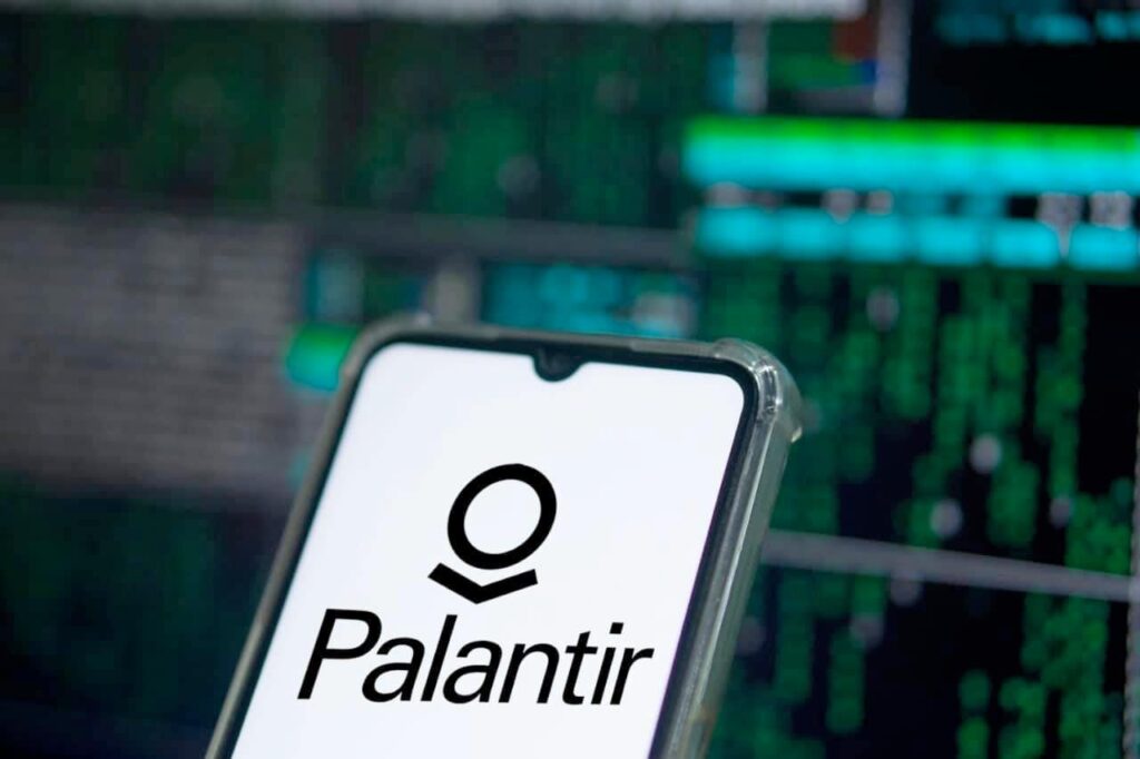 Two Palantir stock rivals to turn $100 into $1000 in 2025