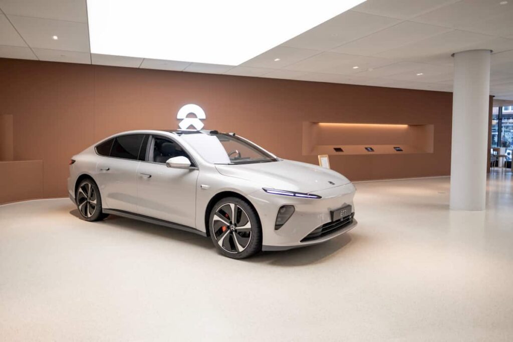 Analyst revises NIO stock price target