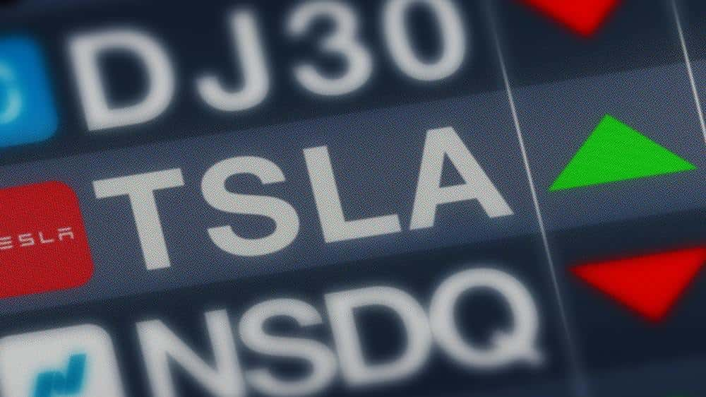 TSLA eyes $380 as Tesla’s Q3 earnings erase Robotaxi setback thumbnail