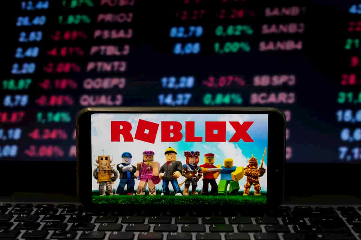 Why is Roblox (RBLX) stock price crashing?
