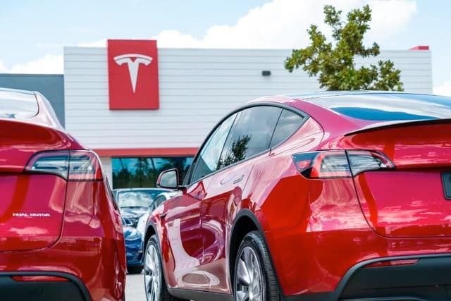 Will Tesla break the plateau in revenue growth this quarter?