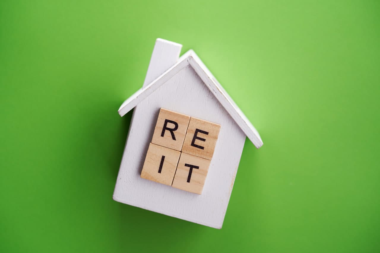 Top 3 REITs for 2025
