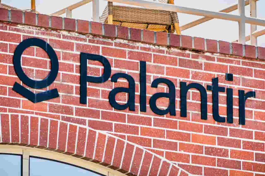 Analyst just predicted imminent 65% collapse for Palantir stock