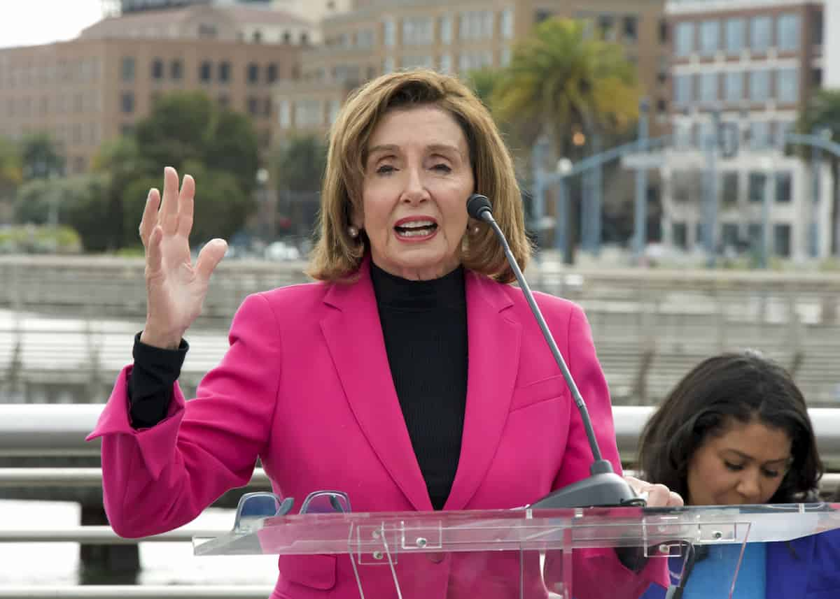 CEO membuang  juta saham AI Nancy Pelosi setelah investasinya