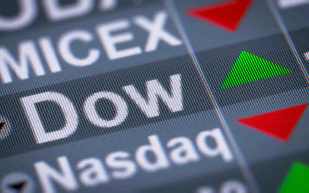 2 Dow Jones stocks to buy in Q1 2025