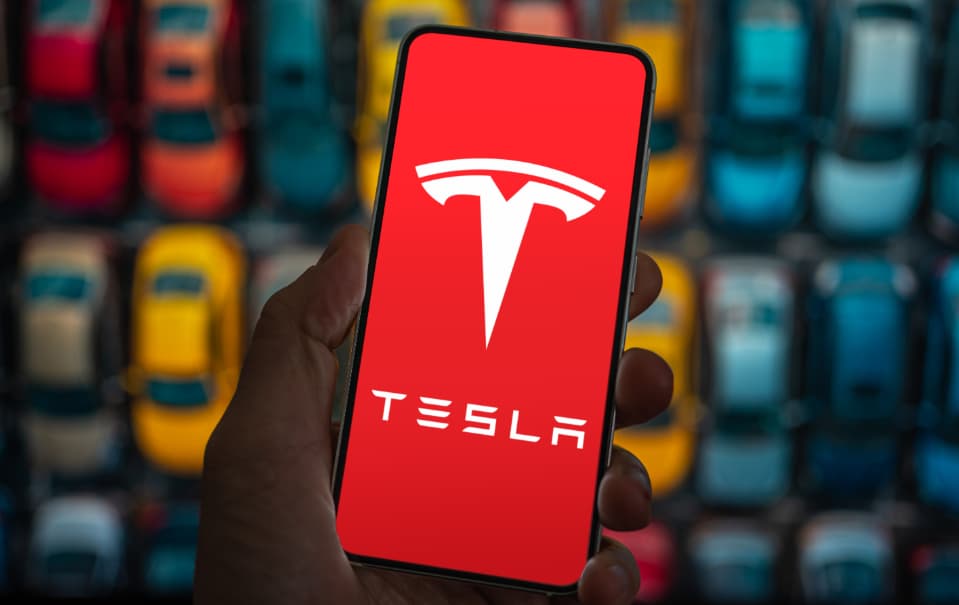 Analyst updates Tesla stock price target thumbnail