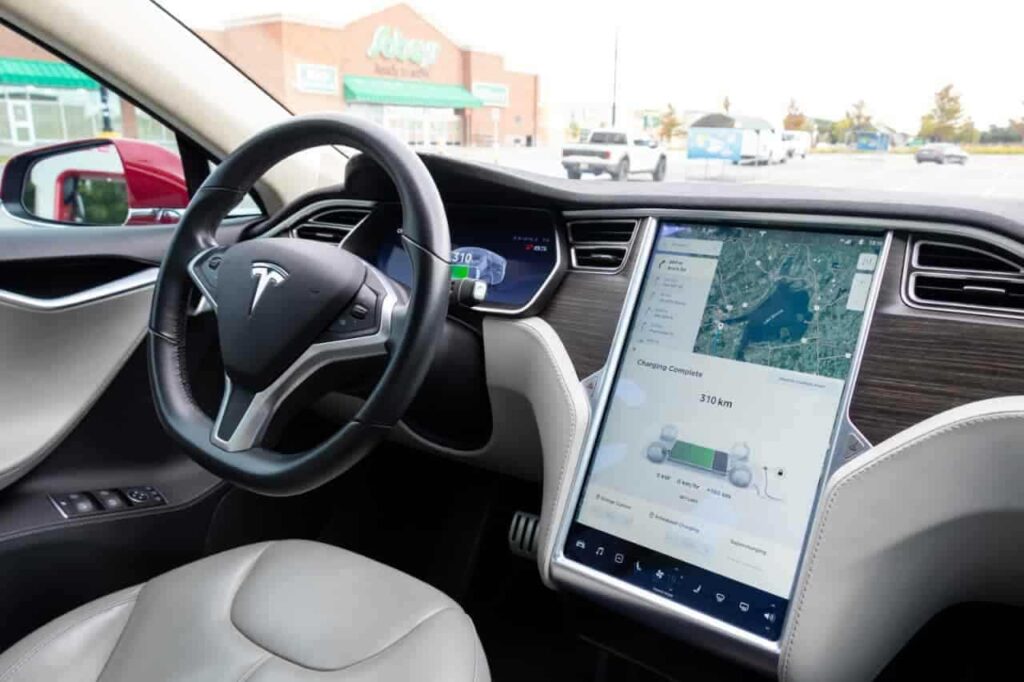 Analyst blasts Wall Street for ignoring Tesla's 'decade-long lie'