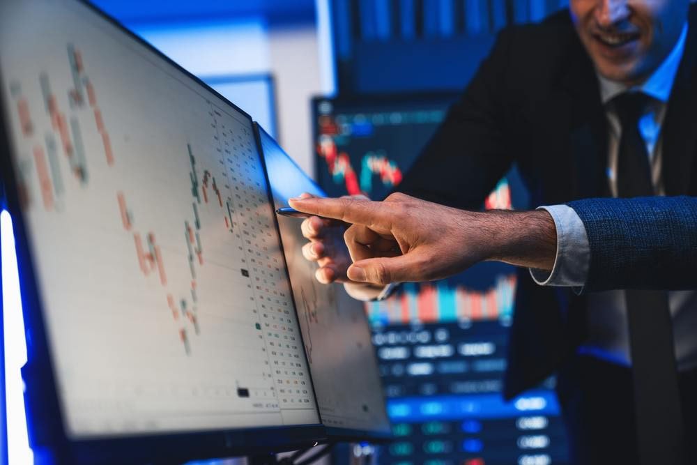 ChatGPT picks 2 stocks to turn $100 into $1,000 by 2026 thumbnail