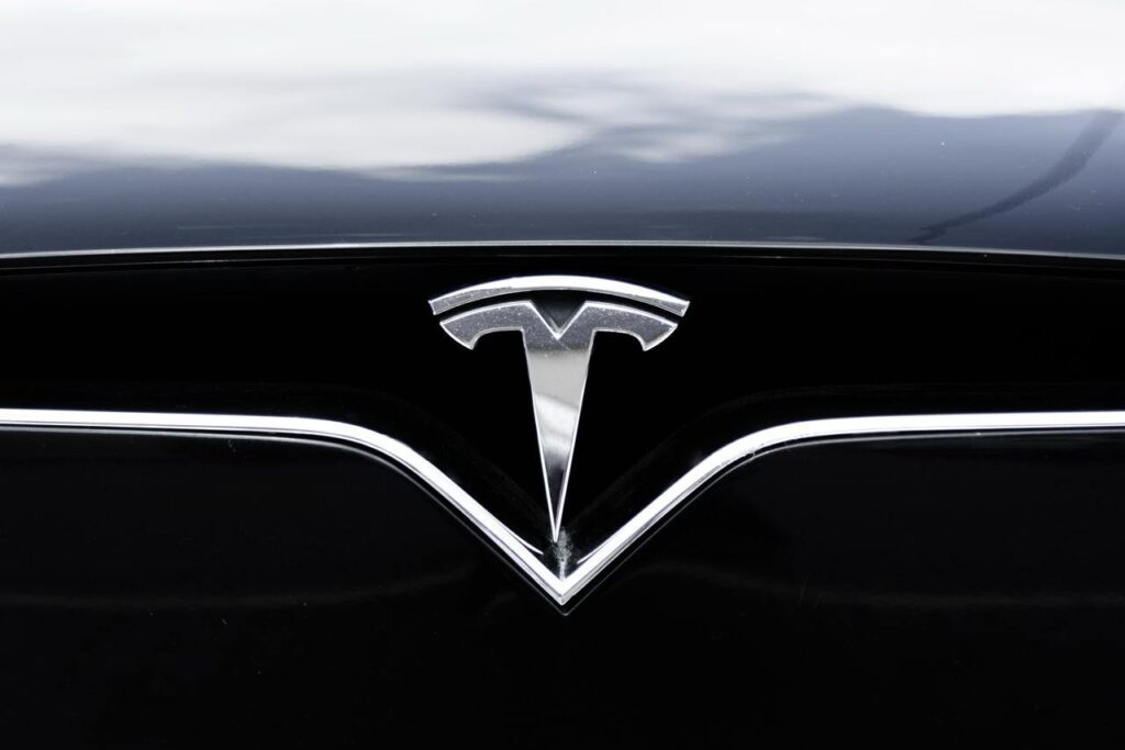 Analyst reveals when Tesla stock could hit $1,000 thumbnail