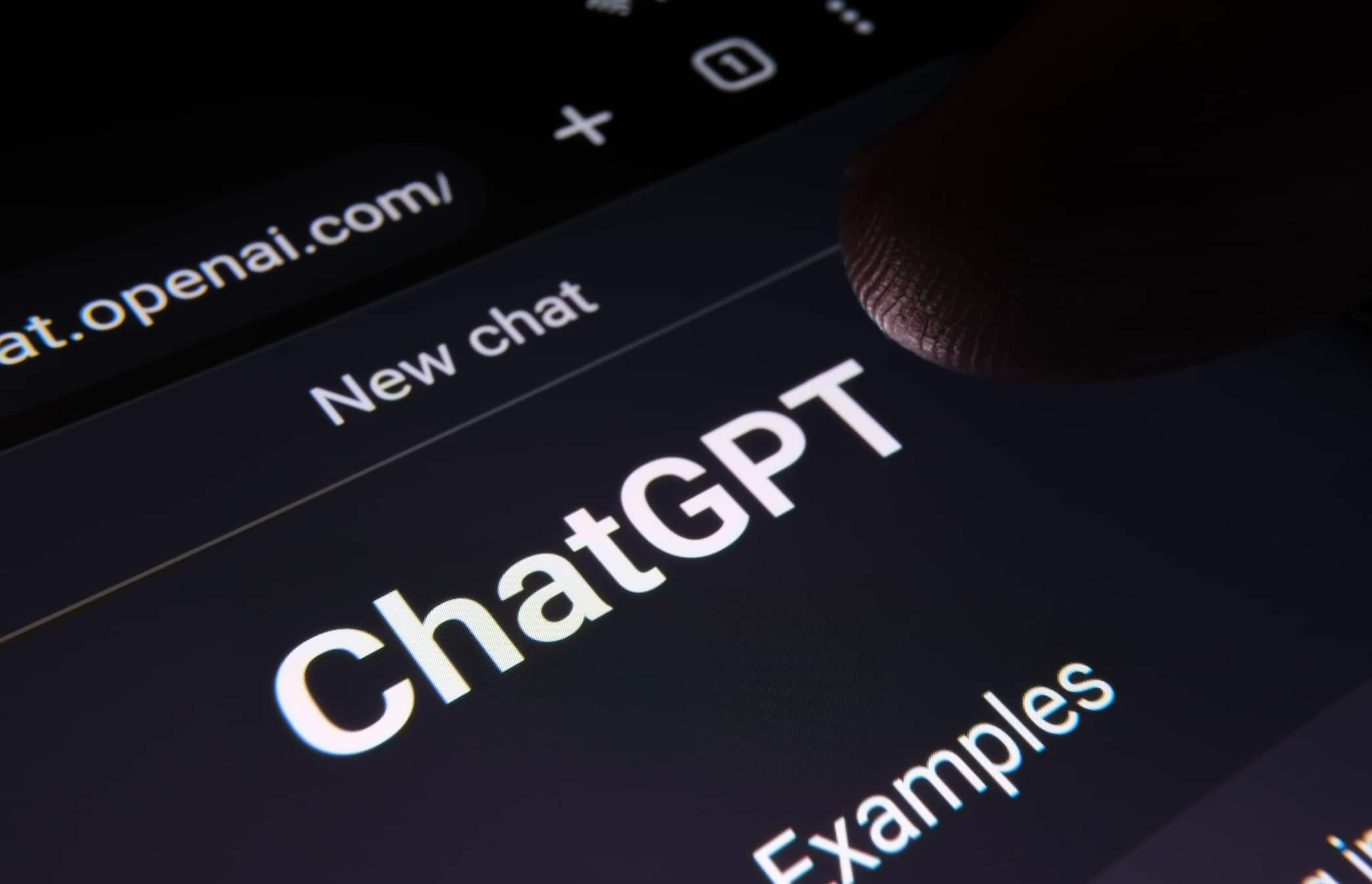 ChatGPT picks 2 AI stocks to turn $100 into $1,000 by 2026